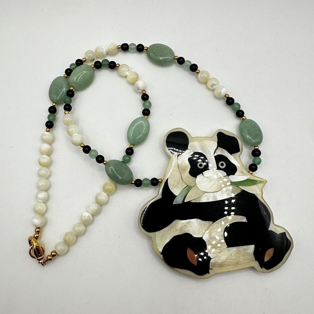 RARE‎ Vintage 16" Lee Sands Panda with Mother of Pearl, Onyx/Jadeite necklace!